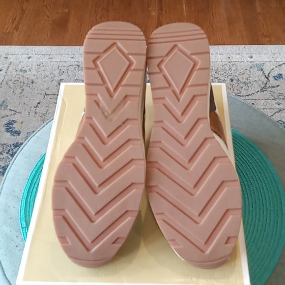 Michael Kors trainers-NEW - Picture 4 of 5